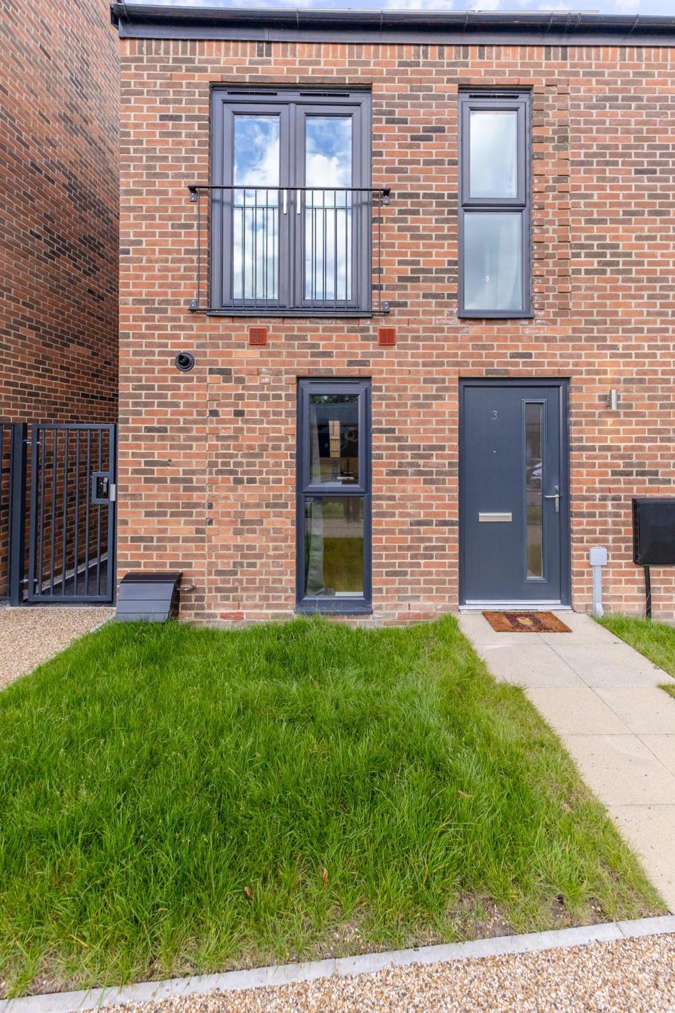 Stunning Modern 3 Bedroom Townhouse - Perfect Getaway Manchester Exterior photo